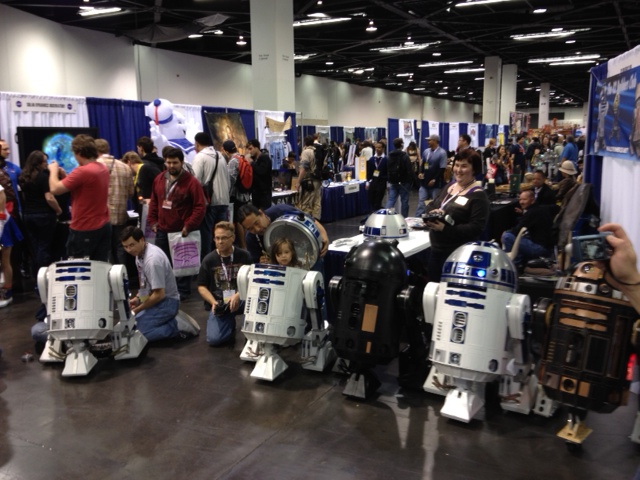 A flock of R2 units at Wondercon